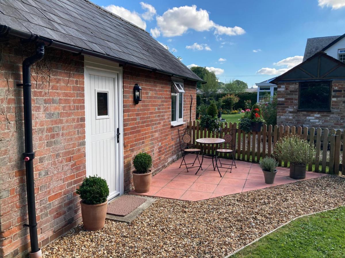 Hunters Moon B&B Tidworth ภายนอก รูปภาพ