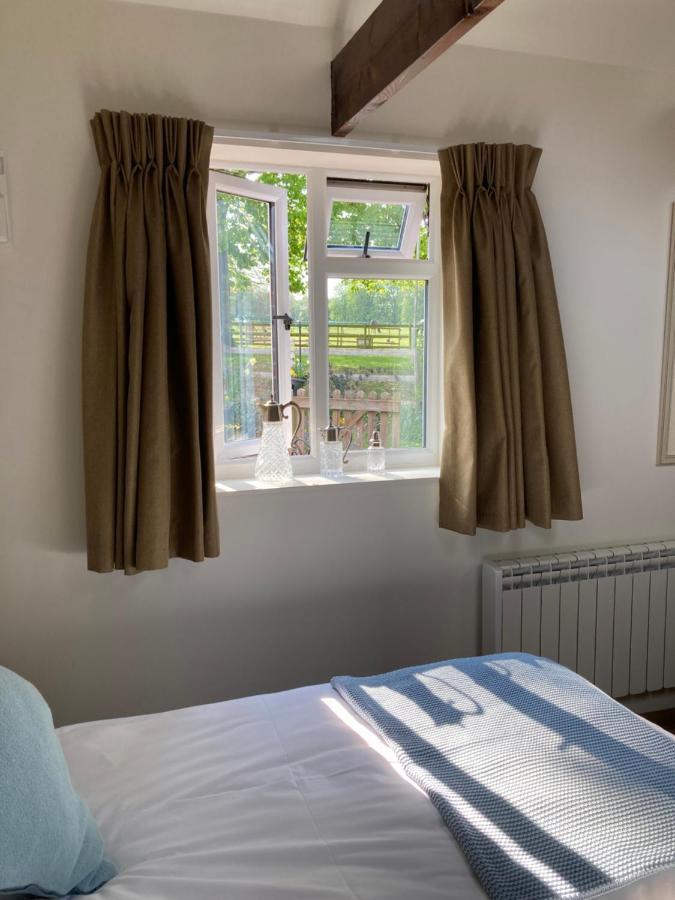 Hunters Moon B&B Tidworth ภายนอก รูปภาพ