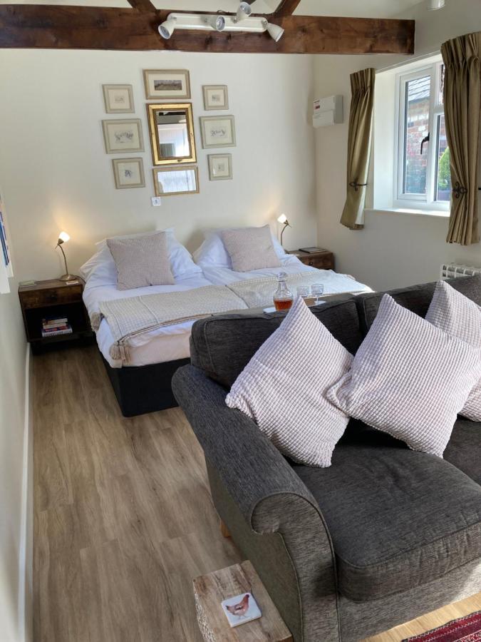 Hunters Moon B&B Tidworth ภายนอก รูปภาพ