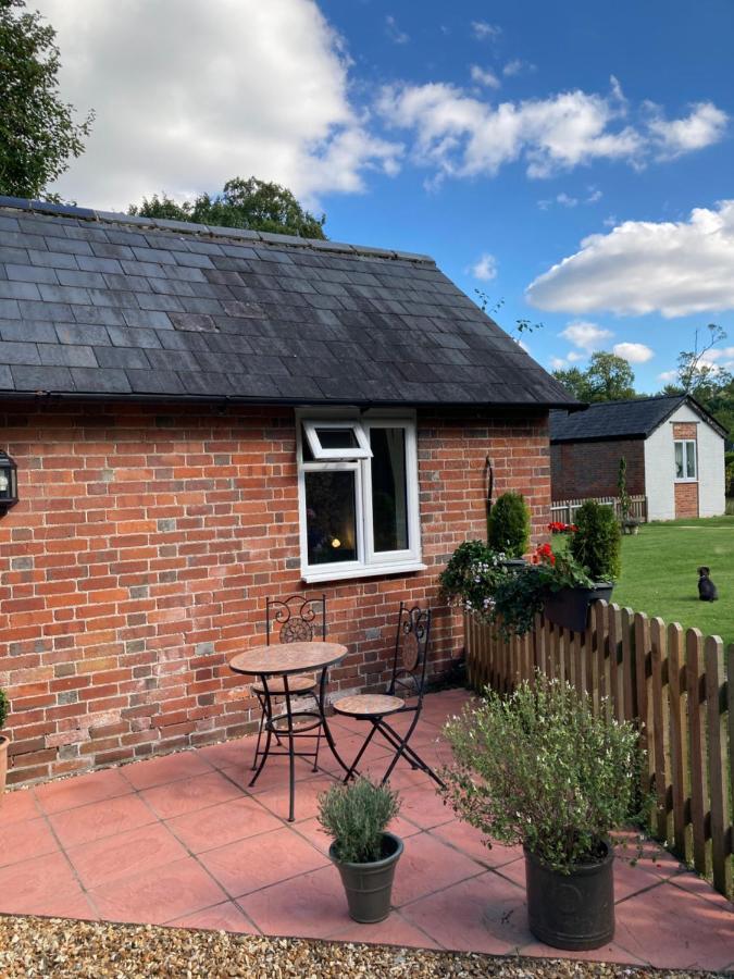 Hunters Moon B&B Tidworth ภายนอก รูปภาพ
