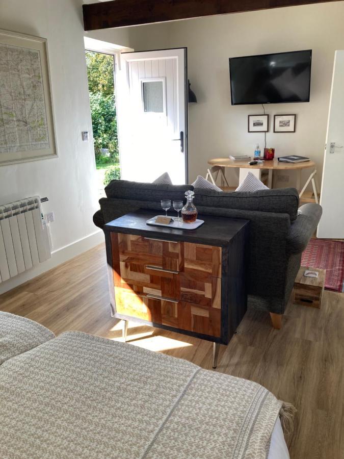 Hunters Moon B&B Tidworth ภายนอก รูปภาพ