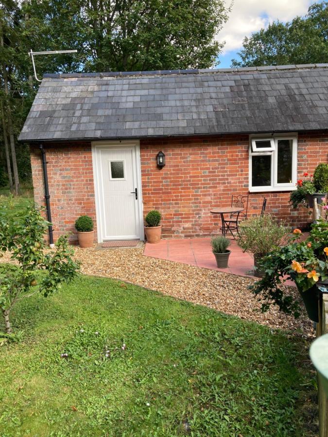 Hunters Moon B&B Tidworth ภายนอก รูปภาพ