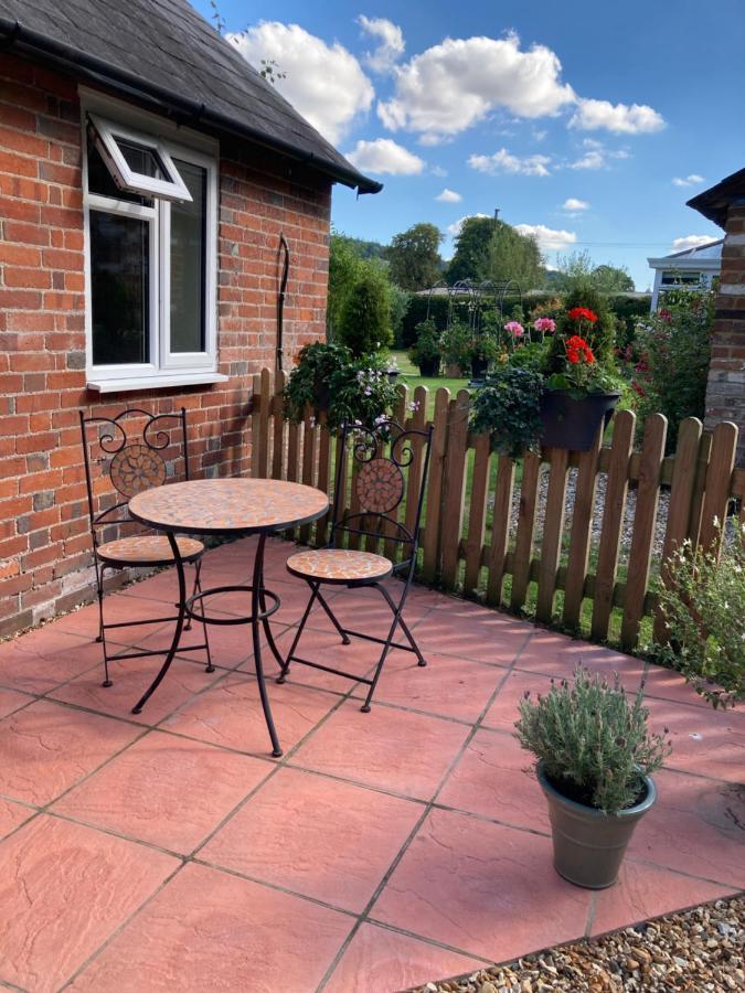 Hunters Moon B&B Tidworth ภายนอก รูปภาพ