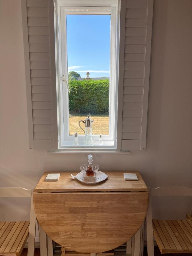 Hunters Moon B&B Tidworth ภายนอก รูปภาพ