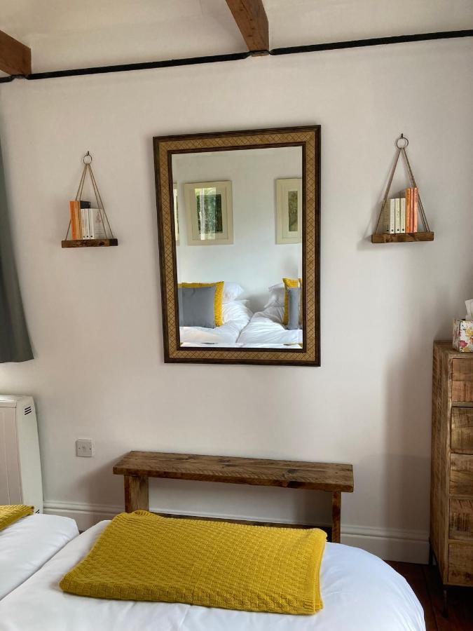 Hunters Moon B&B Tidworth ภายนอก รูปภาพ