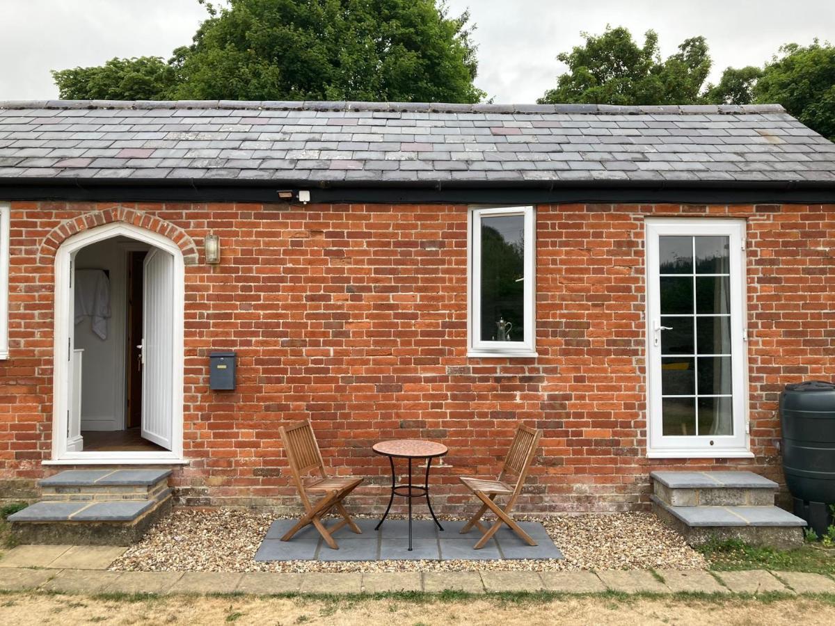 Hunters Moon B&B Tidworth ภายนอก รูปภาพ